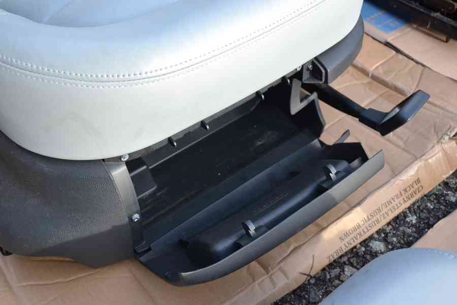 Světlé kožené sedačky Š.Fabia 100 Edition, vyhřívané,Airbagy - foto 15