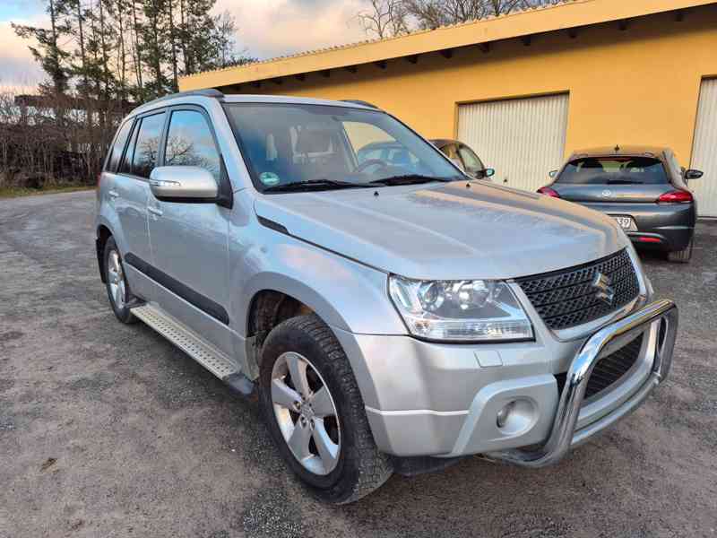 Suzuki Grand Vitara 2.4i Comfort benzín 124kw - foto 11