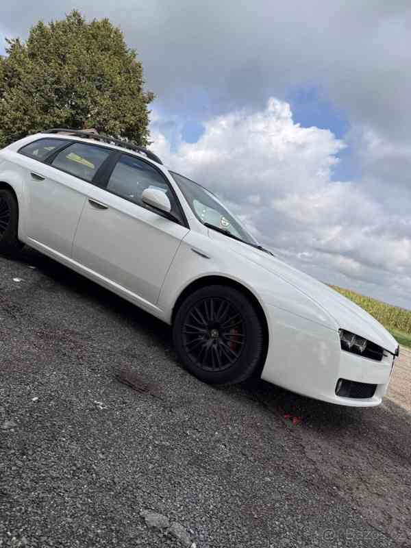 Alfa Romeo 159 159 Sportwagon rok 2011 - foto 4