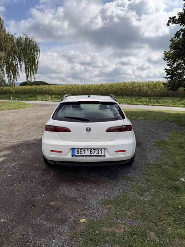 Alfa Romeo 159 159 Sportwagon rok 2011 - foto 2