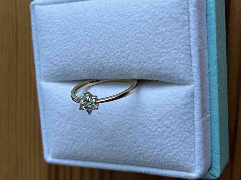 Zlatý prsten s diamantem - foto 2