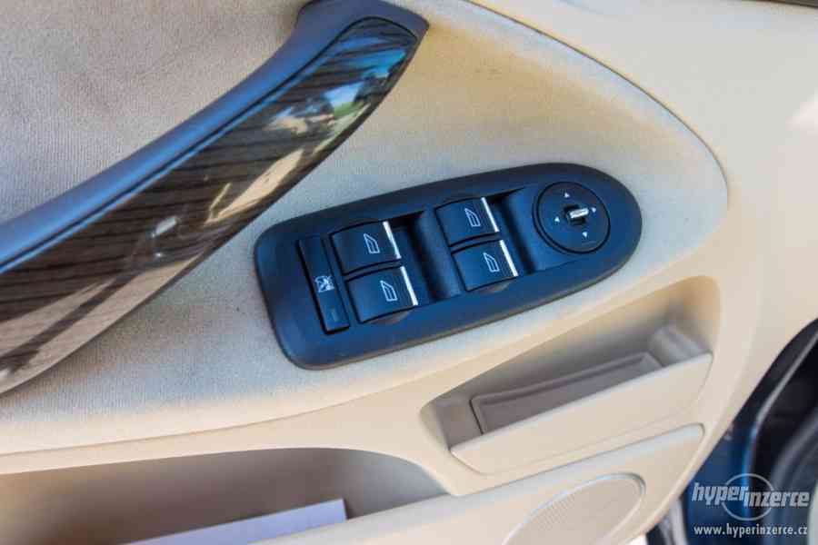 Ford C-Max Ghia 1,6TDCI 80KW, tažné, klima, alu, navi - foto 4