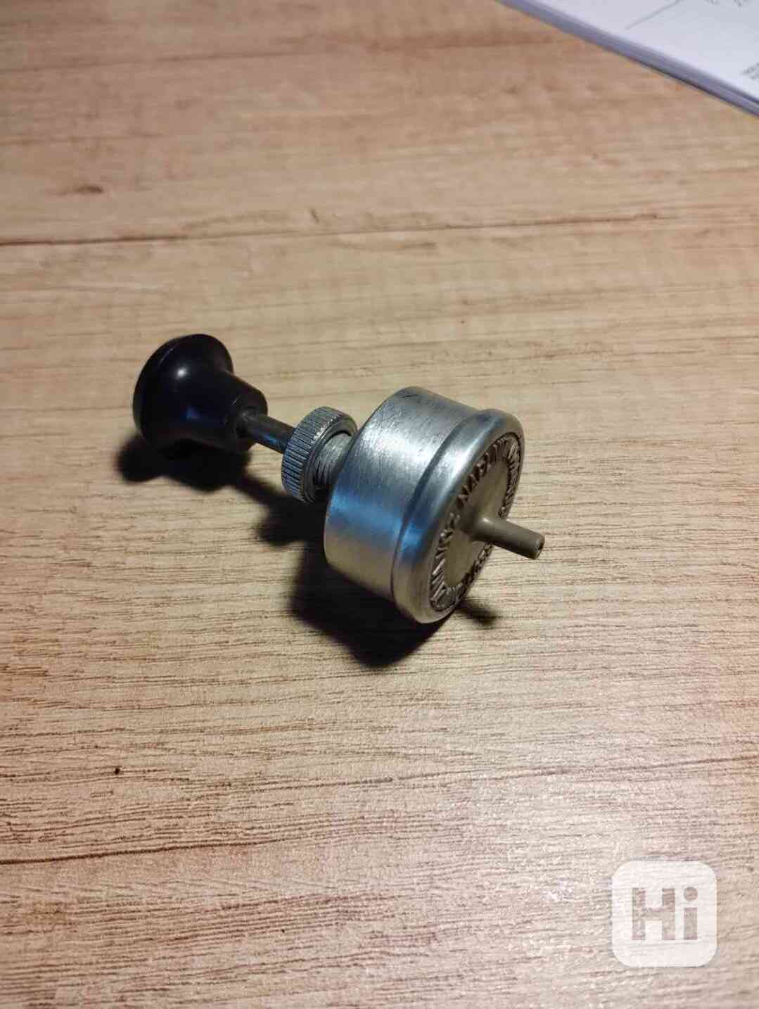 Ostřikovač čelního skal – Škoda Spartak, Octavia, Felicia  - foto 1