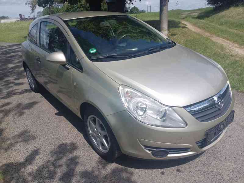 Opel Corsa D 1.2 59Kw RV. 2009 naj.119tis. - NOVÁ STK - foto 1