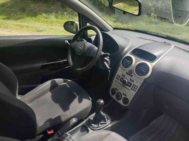 Opel Corsa D 1.2 59Kw RV. 2009 naj.119tis. - NOVÁ STK - foto 2