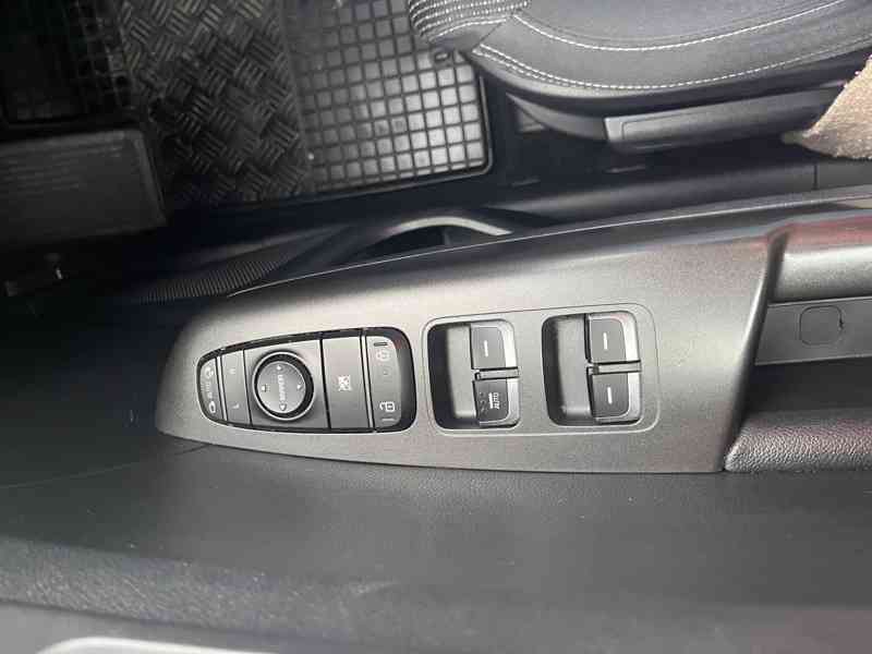 Kia Sportage 1,6 T-GDI 130kw - foto 14