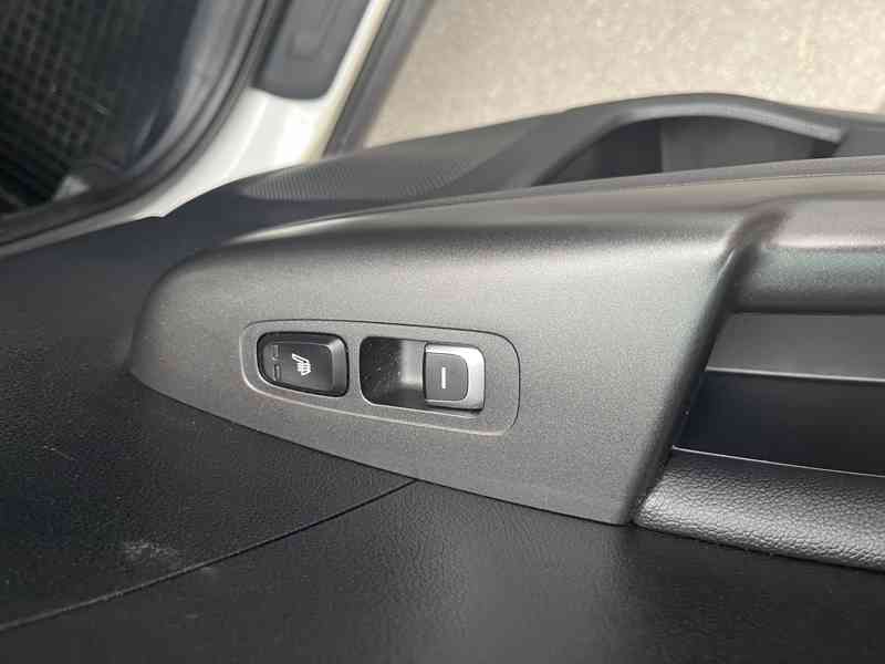 Kia Sportage 1,6 T-GDI 130kw - foto 18