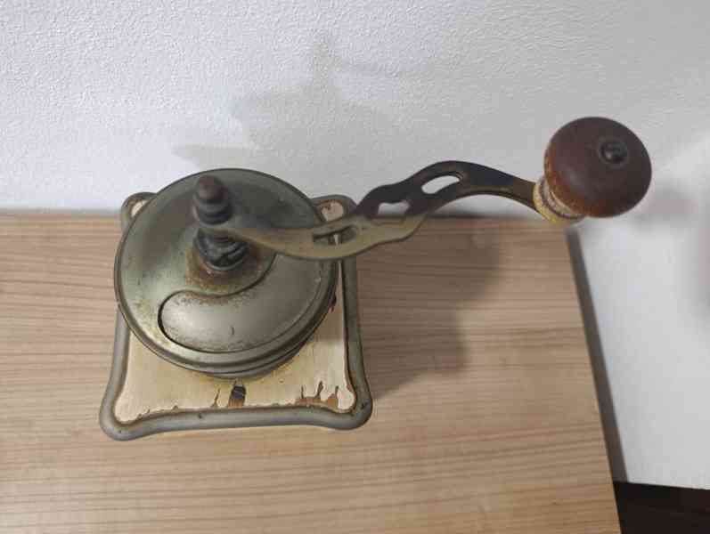 Starý mlýnek na kávu IDEAL se štítkem, patina - foto 9