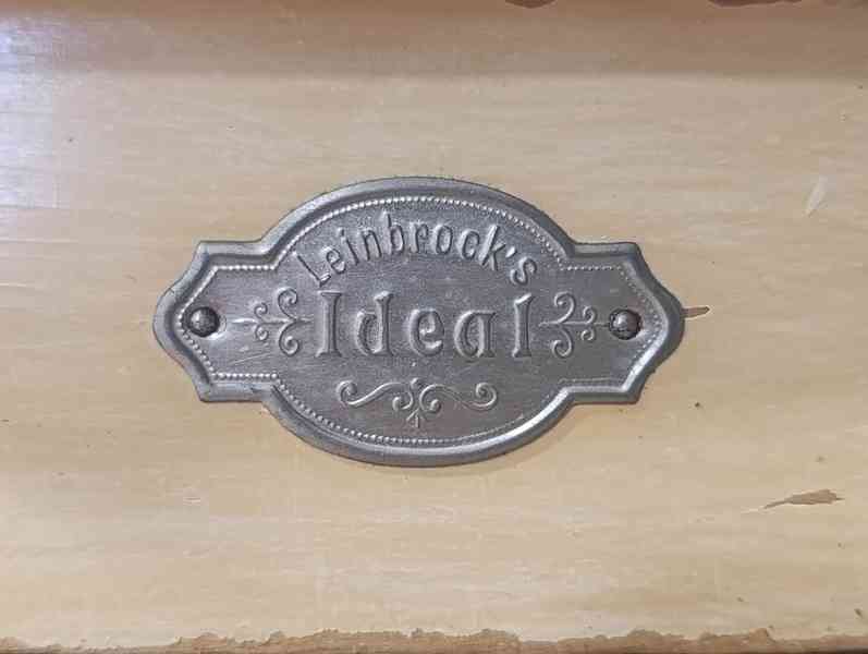 Starý mlýnek na kávu IDEAL se štítkem, patina - foto 4