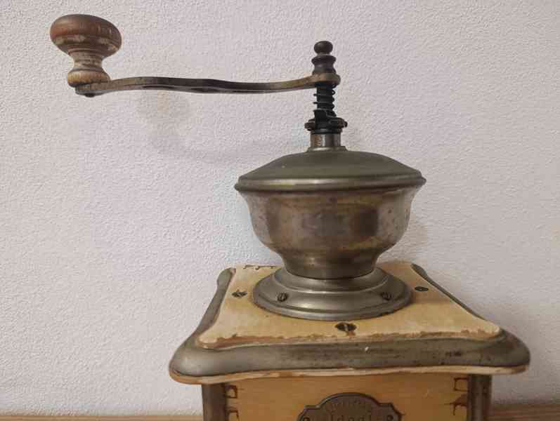 Starý mlýnek na kávu IDEAL se štítkem, patina - foto 3