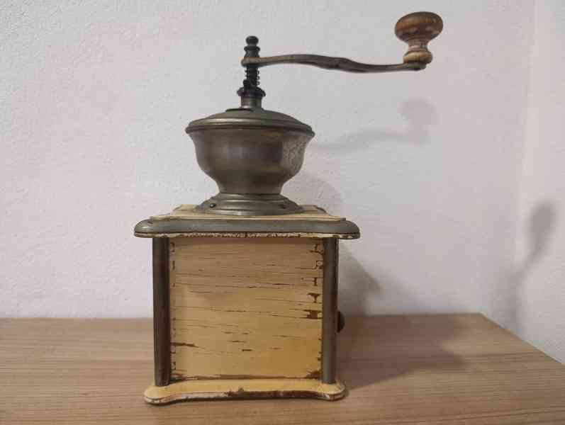 Starý mlýnek na kávu IDEAL se štítkem, patina - foto 13