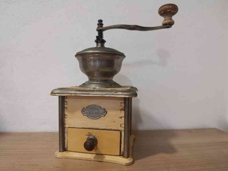 Starý mlýnek na kávu IDEAL se štítkem, patina - foto 14