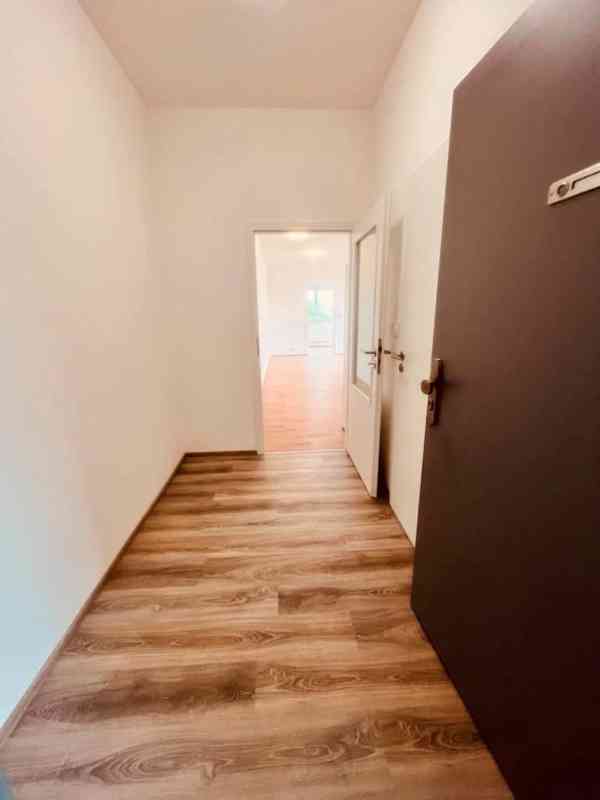Novostavba 2+kk s terasou a zahradou. okr. Znojmo - foto 9