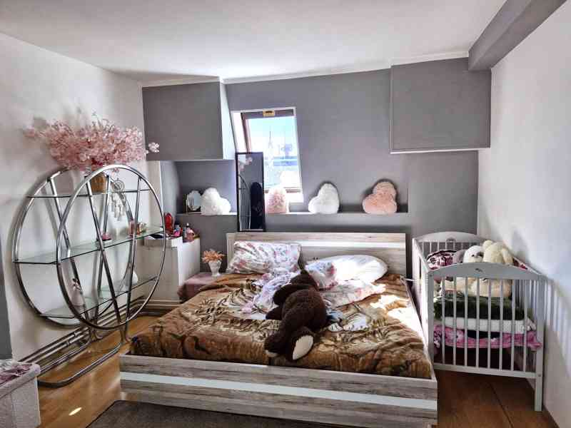 Pronájem prostorného podkrovního bytu 6+1, 171 m² – Krupská - foto 3