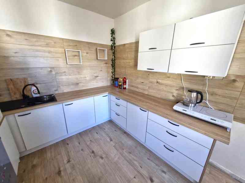 Pronájem prostorného podkrovního bytu 6+1, 171 m² – Krupská - foto 4