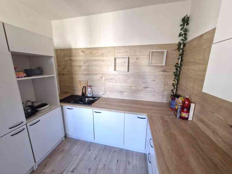 Pronájem prostorného podkrovního bytu 6+1, 171 m² – Krupská - foto 5