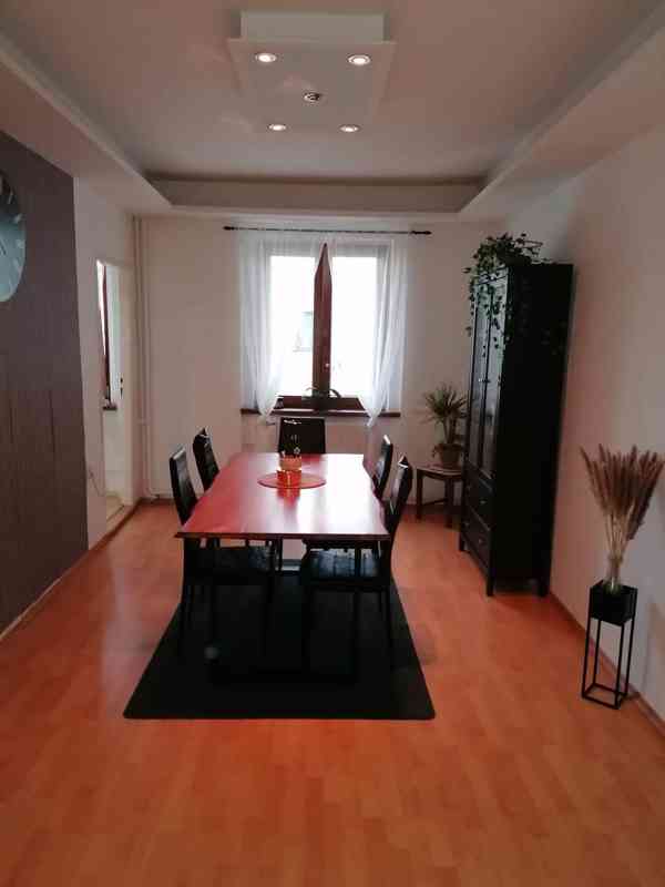 Pronájem prostorného podkrovního bytu 6+1, 171 m² – Krupská - foto 9