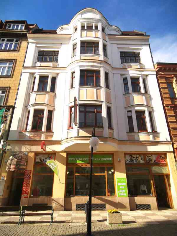 Pronájem prostorného podkrovního bytu 6+1, 171 m² – Krupská - foto 12