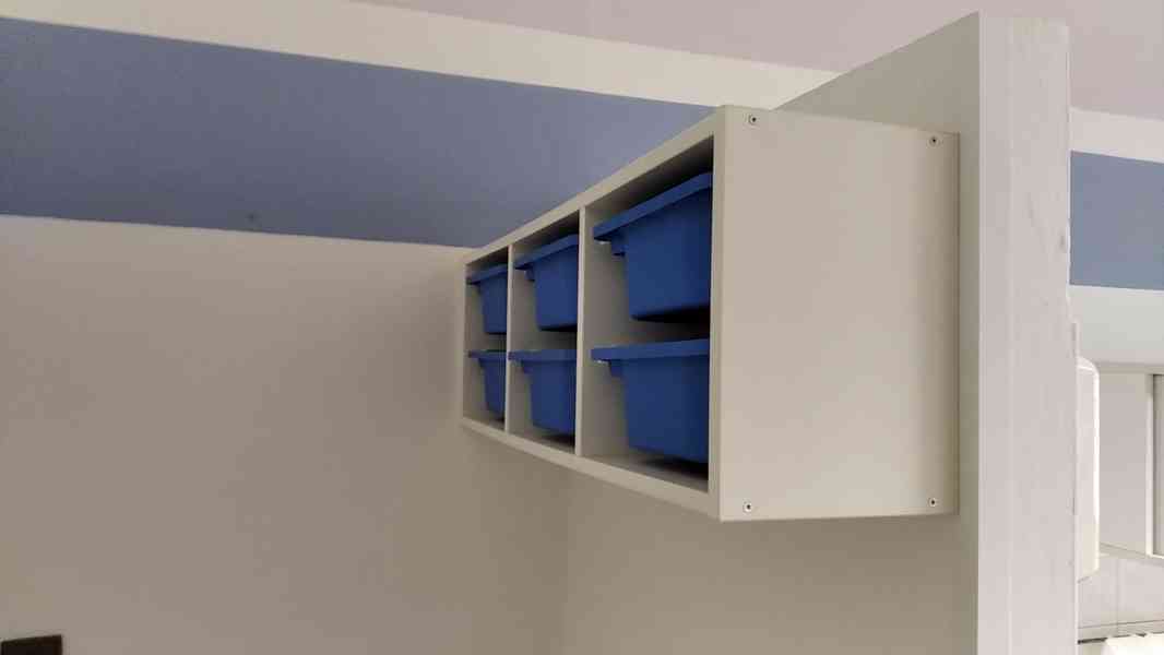 nábytek skříňka s plastovými boxy - foto 3