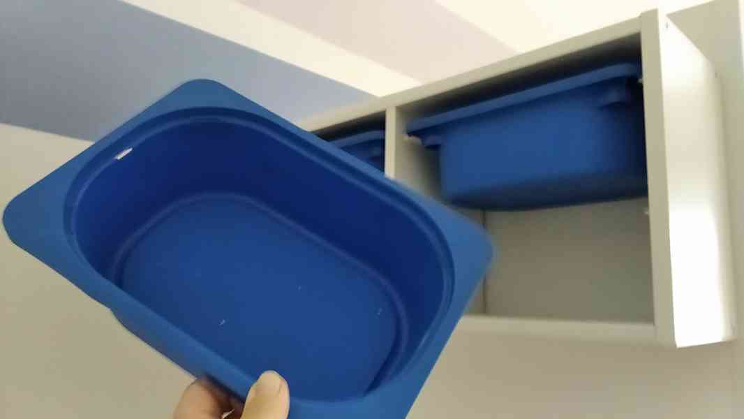 nábytek skříňka s plastovými boxy - foto 2
