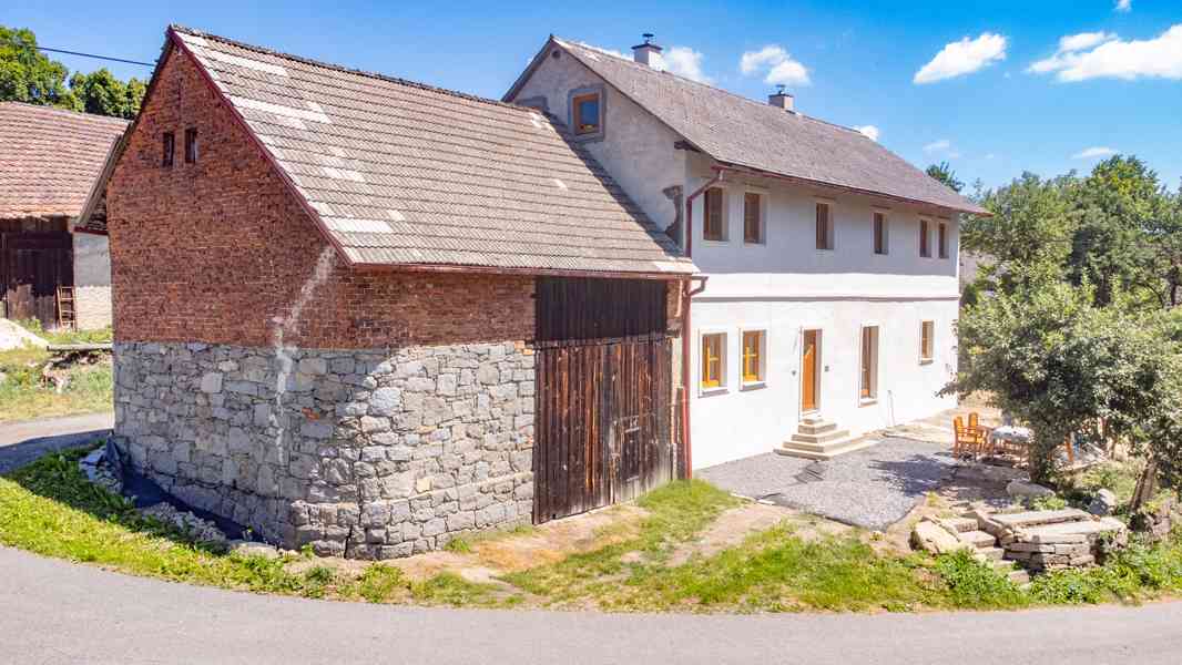 Prodej historického  domu s duší – Mlázovy u Kolince - foto 3