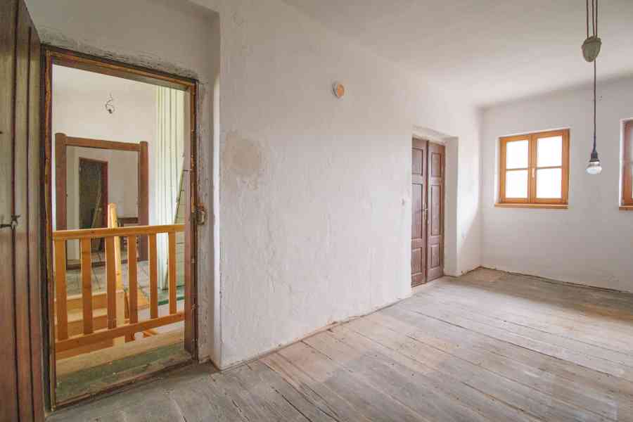 Prodej historického  domu s duší – Mlázovy u Kolince - foto 38