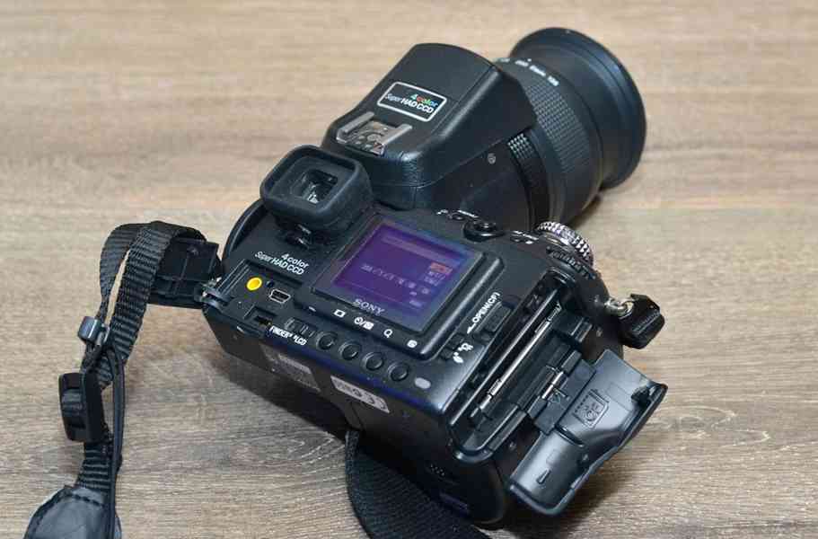 SONY CyberShot DSC-F828 Classic*2/3&quot; CCD *7xOpZOOM - foto 8