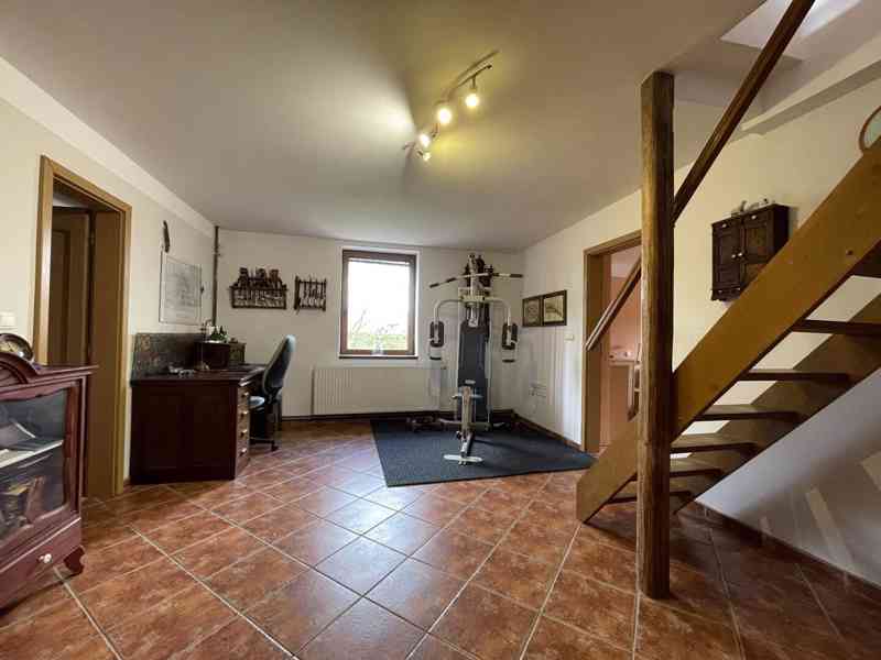 Prodej rodinného domu 236 m², pozemek 1564 m² - foto 10