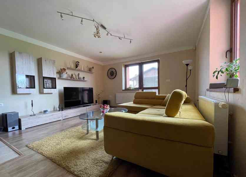 Prodej rodinného domu 236 m², pozemek 1564 m² - foto 5