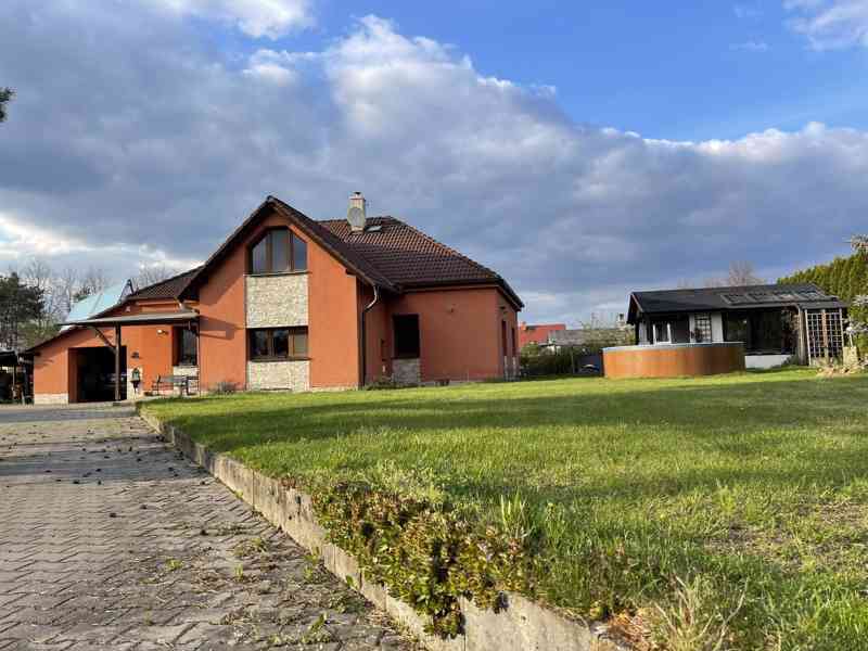 Prodej rodinného domu 236 m², pozemek 1564 m² - foto 2