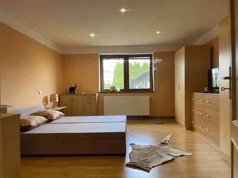 Prodej rodinného domu 236 m², pozemek 1564 m² - foto 13