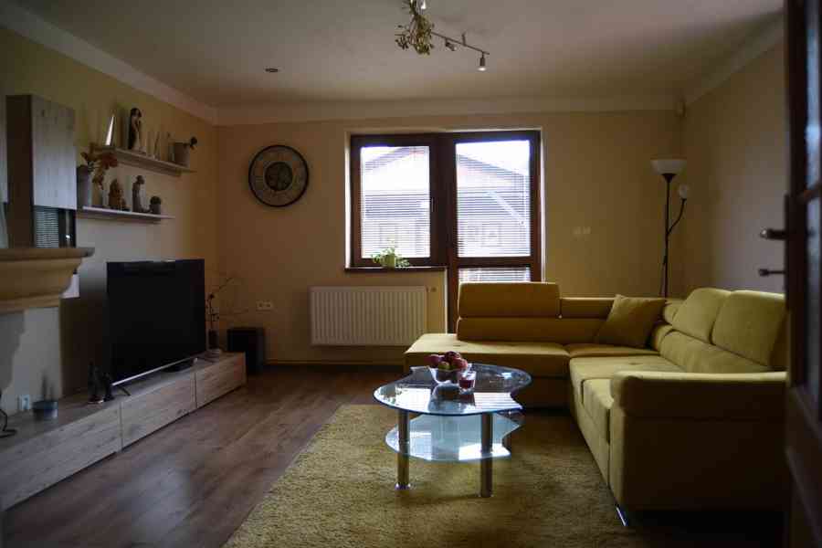 Prodej rodinného domu 236 m², pozemek 1564 m² - foto 4