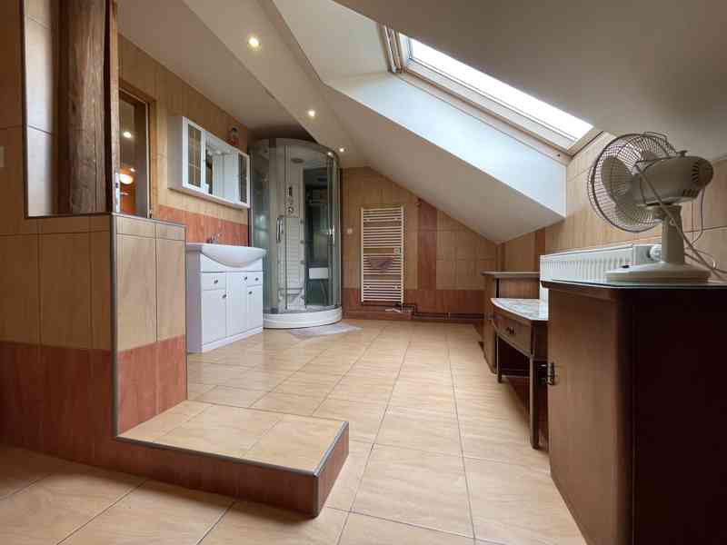 Prodej rodinného domu 236 m², pozemek 1564 m² - foto 26