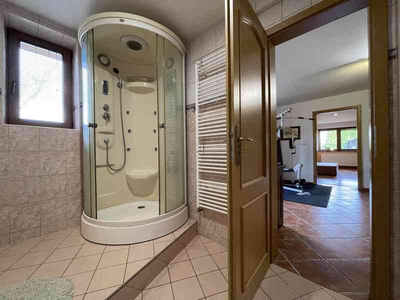 Prodej rodinného domu 236 m², pozemek 1564 m² - foto 17