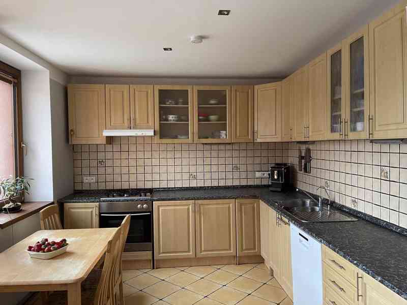 Prodej rodinného domu 236 m², pozemek 1564 m² - foto 18