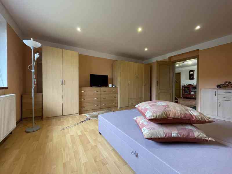 Prodej rodinného domu 236 m², pozemek 1564 m² - foto 15