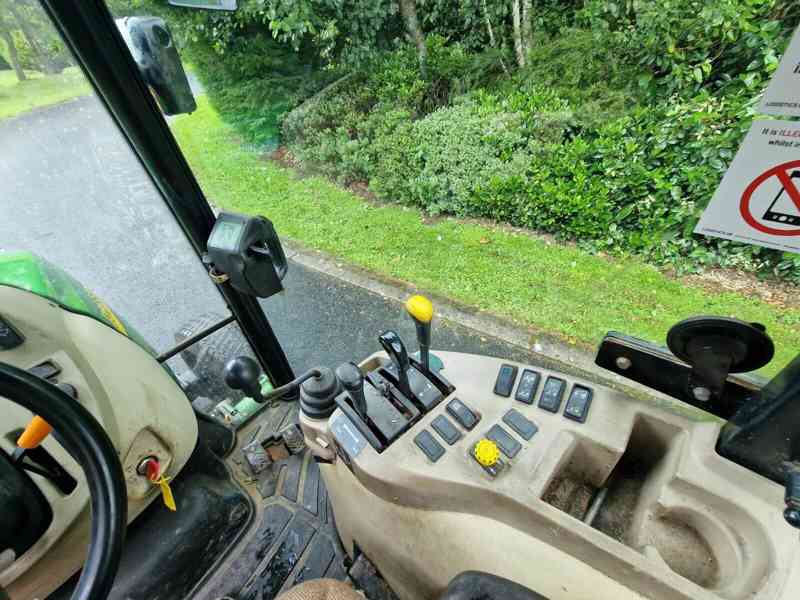 Traktor John Deere 3720 eHydro 44hp - foto 4