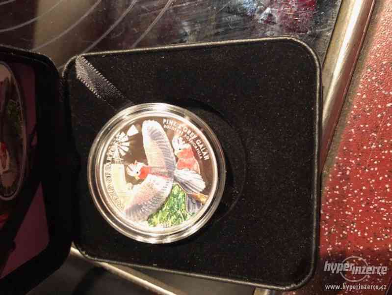 Stříbrná mince 3D Růžový Kakadu - foto 3