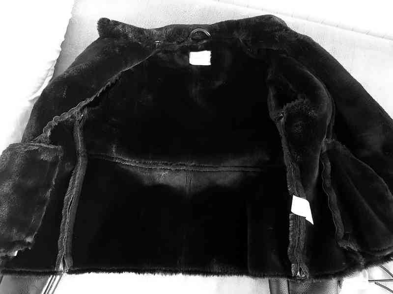 Nová dámská černá bunda značky RESERVED - foto 3