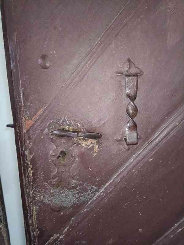 Starožitný zámek, starožitné kování, dveře kostela - foto 9