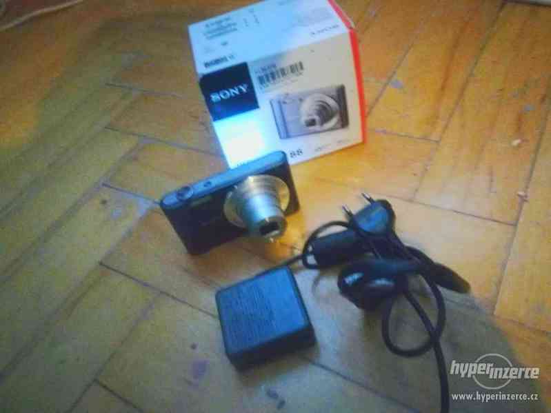 Digitální fotoaparát Sony CyberShot DSC-W810 černý - foto 1