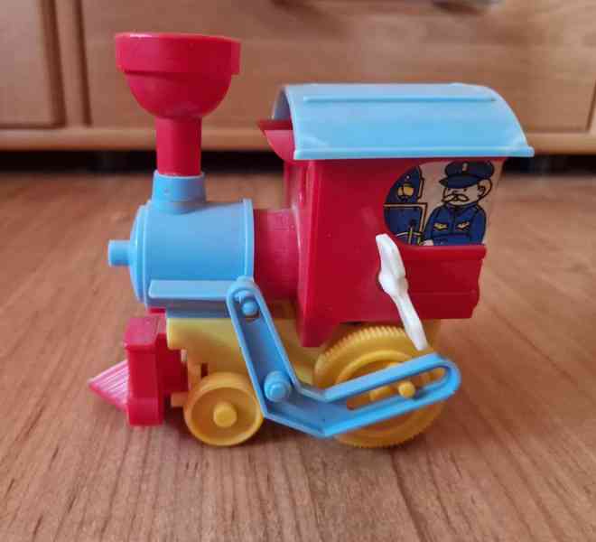 Pojďme na houby,vláček,kývací šáša,soudkové otvíráky aj. - foto 7