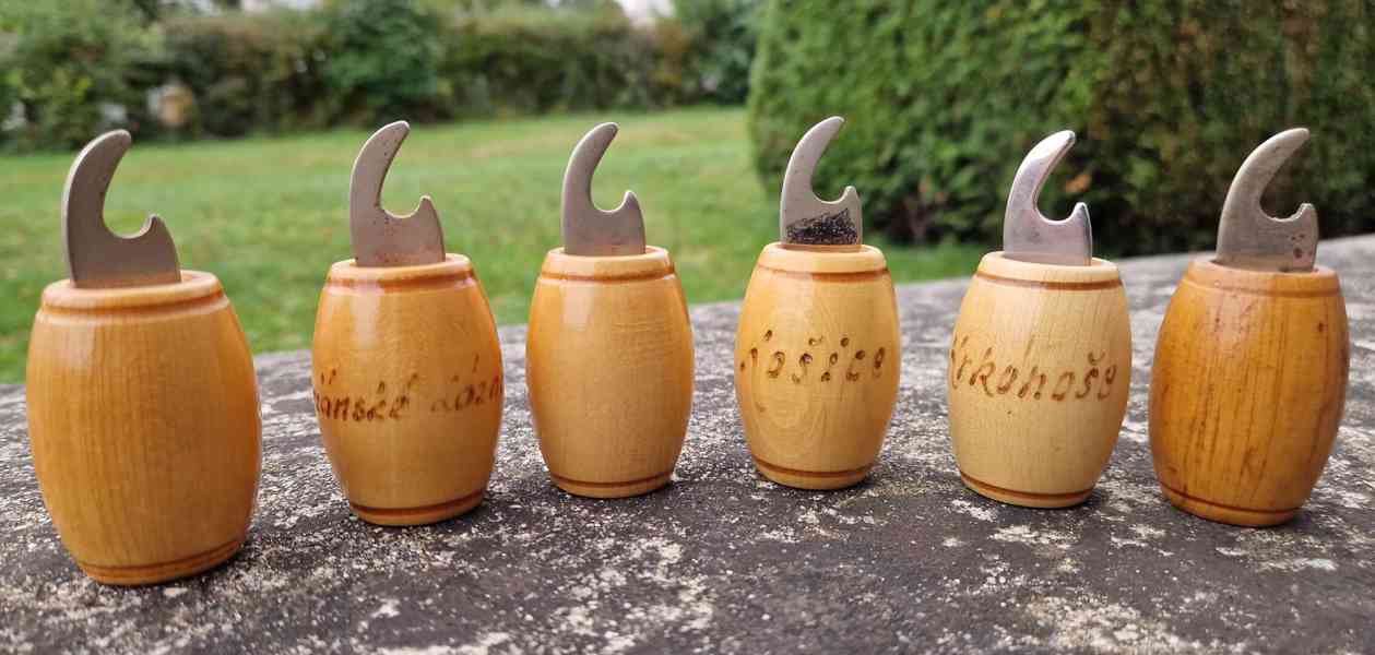 Pojďme na houby,vláček,kývací šáša,soudkové otvíráky aj. - foto 6