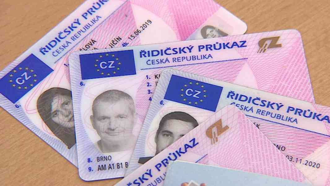 Řidičský průkaz, autoškola, cestovní pas atd. - foto 2