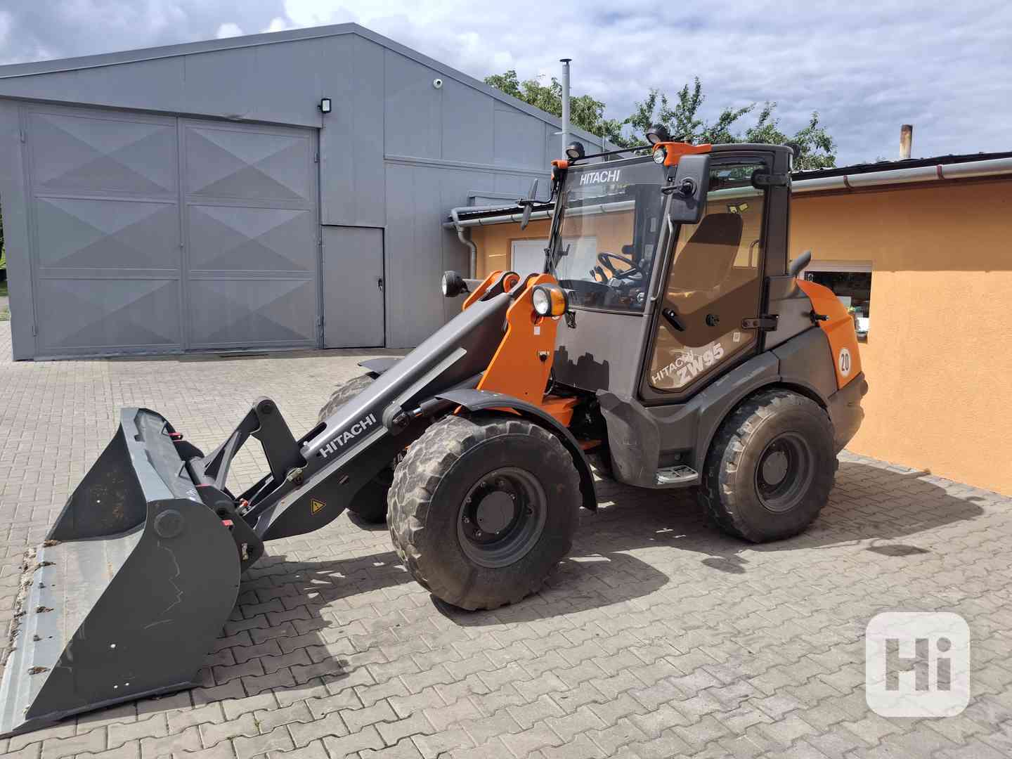 Kolový nakladač Hitachi ZW95-6V r. 2020, 55,4 kW - foto 1