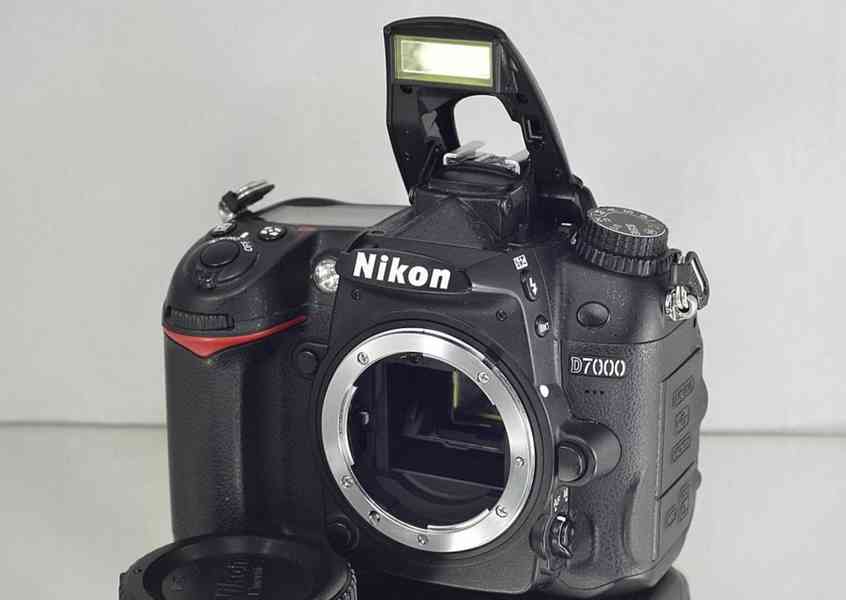 Nikon D7000 **16,2 MPix CMOS*Full HDV*2100 Exp. - foto 4