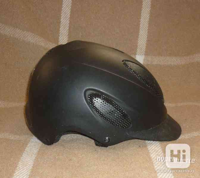Jezdecká značková helma Uvex - foto 2