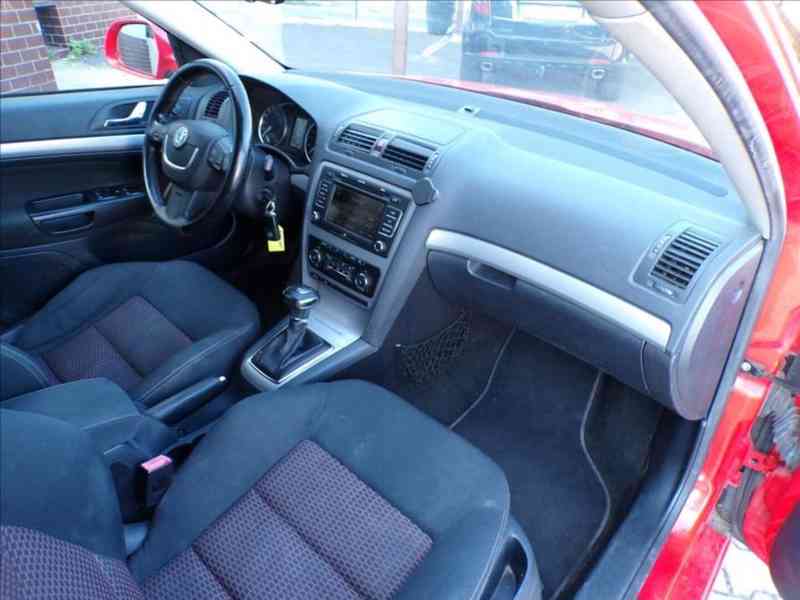 Škoda Octavia 1,6 TDI DSG - foto 13
