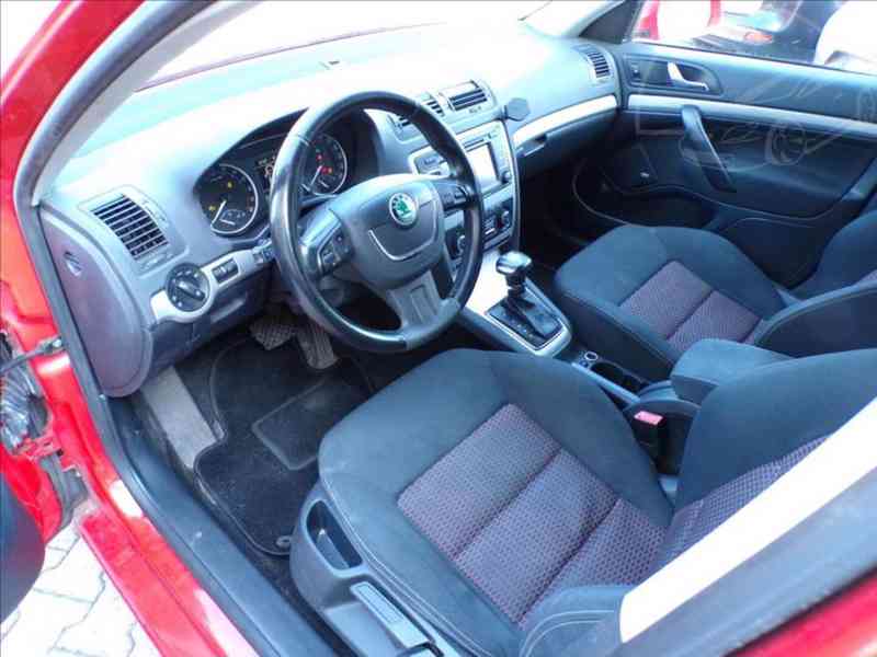 Škoda Octavia 1,6 TDI DSG - foto 8