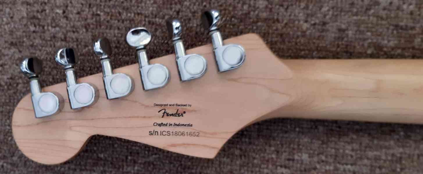 El. kytara - Squier MINI by Fender ¾ - foto 3
